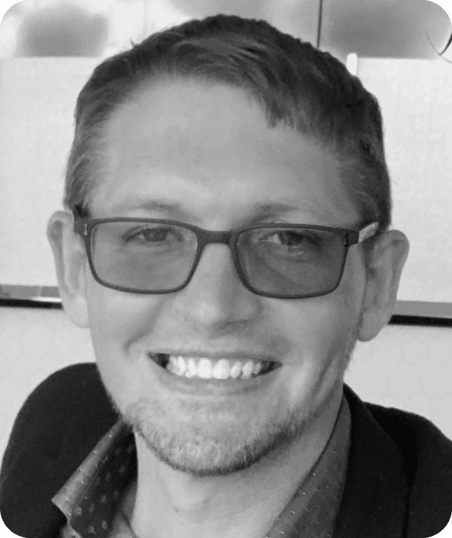 Portrait of Dr. Aron Gerhardt, Applied Psychologist